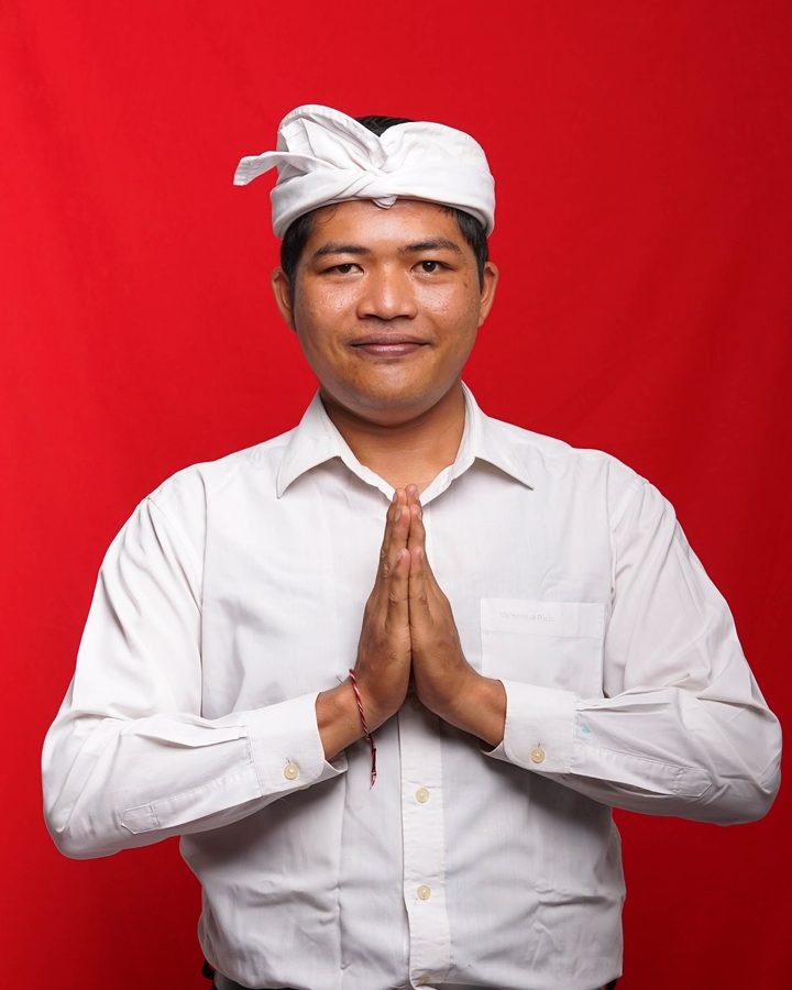 Foto busana adat Ns. I Made Dwi Krisma Prataba, S.Kep., M.Kep